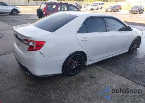 2014 Toyota Camry Se z USA, uszkodzony, nr VIN 4T1BF1FK2EU759914